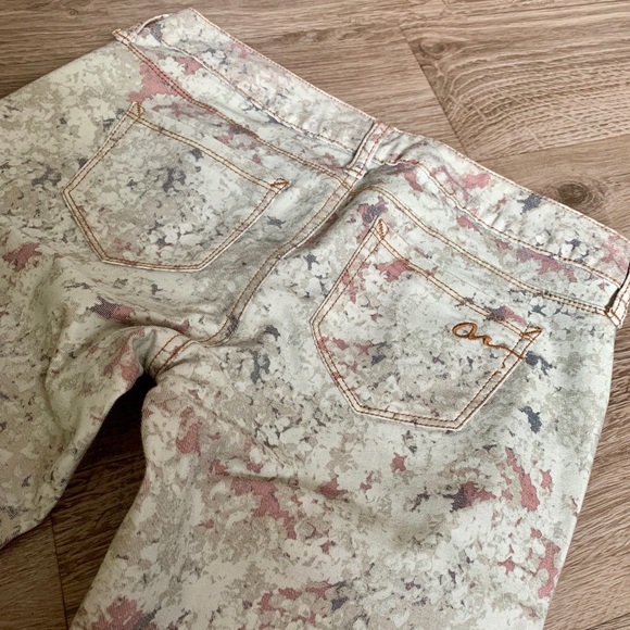 ๐ American Rag- Skinny Cropped Jeans - Picture 3 of 4